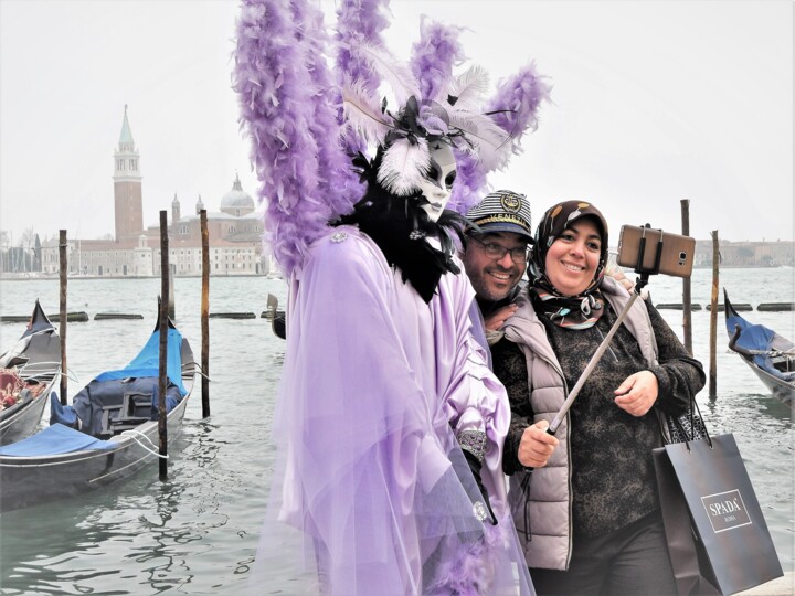 Photographie intitulée "carnaval de Venise" par Bernard Levy, Œuvre d'art originale, Photographie numérique