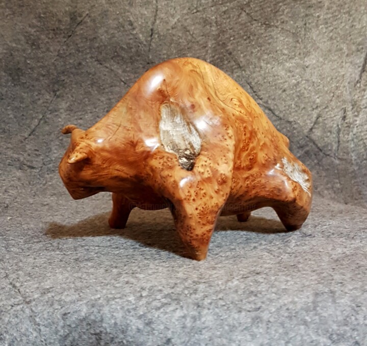 Scultura intitolato "Taureau" da Bernard Geoffroy, Opera d'arte originale, Legno