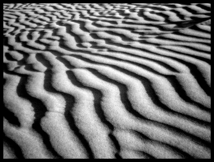 Fotografie getiteld "des vagues de sable…" door Bernard Vergier, Origineel Kunstwerk