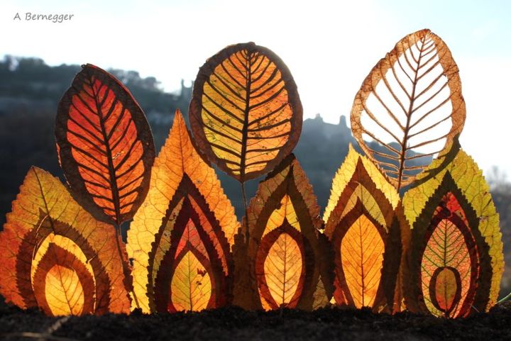 Installation intitulée "Création en feuilles" par Alain Bernegger, Œuvre d'art originale