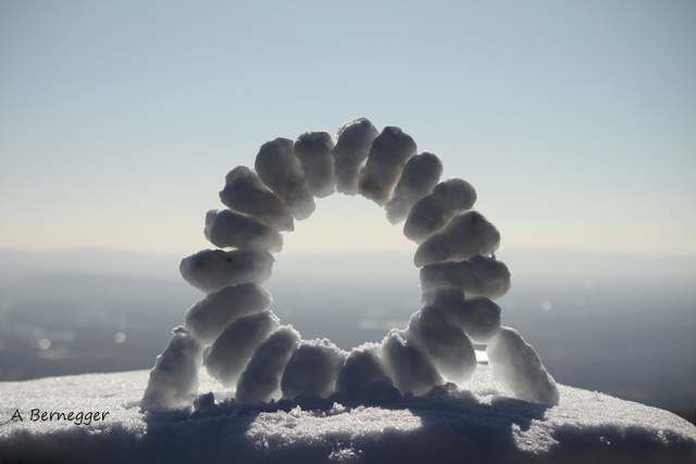 Installation intitulée "Roue de neige" par Alain Bernegger, Œuvre d'art originale