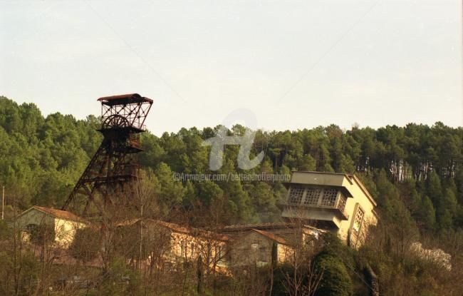 Фотография под названием "Destruction du puit…" - Michel Bettendroffer, Подлинное произведение искусства