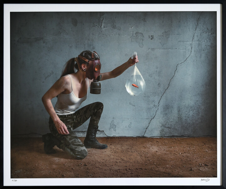 Фотография под названием "Miracle 01/20" - Bettina Dupont, Подлинное произведение искусства, Манипулированная фотография