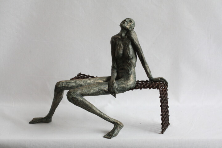 Escultura titulada "ça ne va pas tomber…" por Betty Hanns, Obra de arte original, Papel