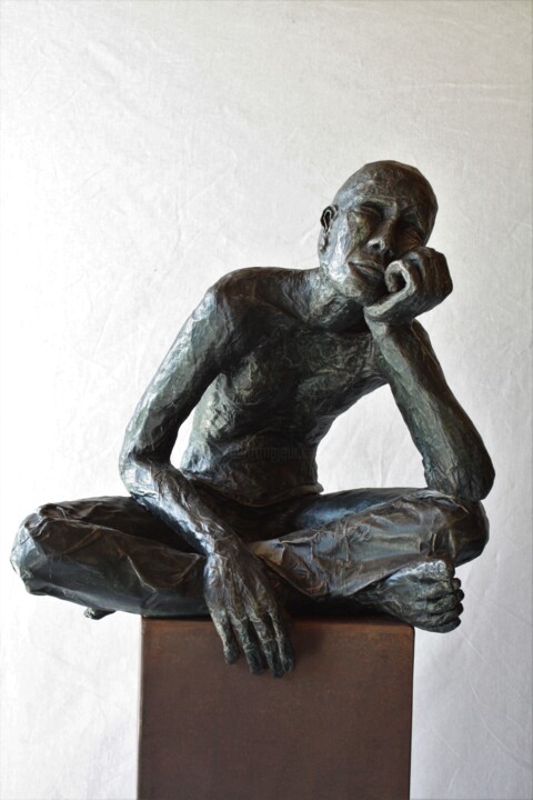 Sculpture titled "je t'écoute" by Betty Hanns, Original Artwork, Paper maché
