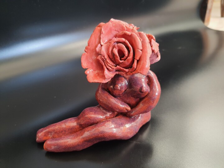 Sculptuur getiteld "Flower Head" door Bilge Dogrucuoglu, Origineel Kunstwerk, Keramiek