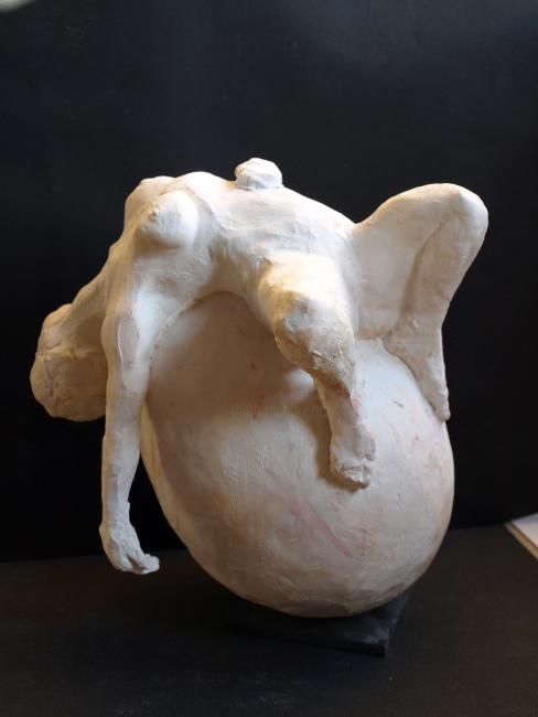 Sculpture intitulée "Femme sur oeuf" par Jérémy Birbaum, Œuvre d'art originale, Coulage