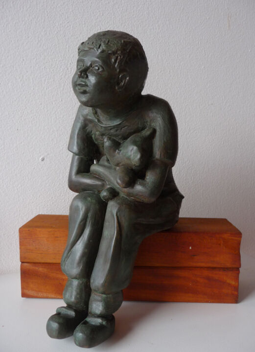 Sculpture titled "Avec mon Doudou" by Bivan, Original Artwork, Terra cotta