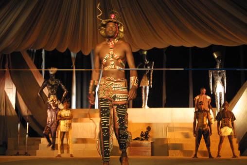 Arte tessile intitolato "African Spirit" da Black Scissors, Opera d'arte originale