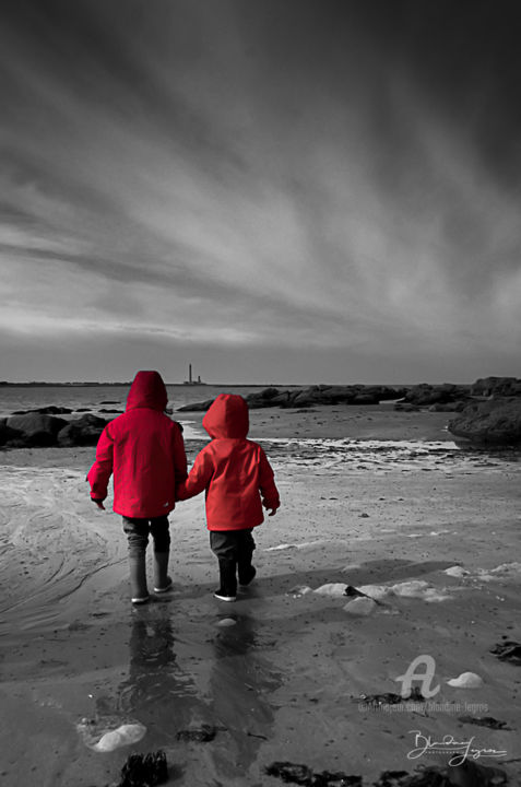 Photography titled "Les petits chaperon…" by Blandine Legros, Original Artwork, Digital Photography Mounted on Aluminium