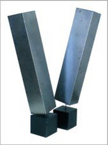 Скульптура под названием "11 september" - Tadeusz Blonski, Подлинное произведение искусства