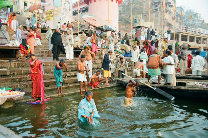 Photographie intitulée "Varanasi. The Sacre…" par Boris Davidovich, Œuvre d'art originale