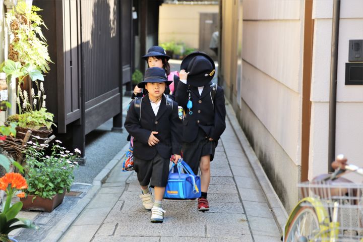 Fotografia intitulada "Schoolgirls First C…" por Boris Davidovich, Obras de arte originais, Fotografia digital