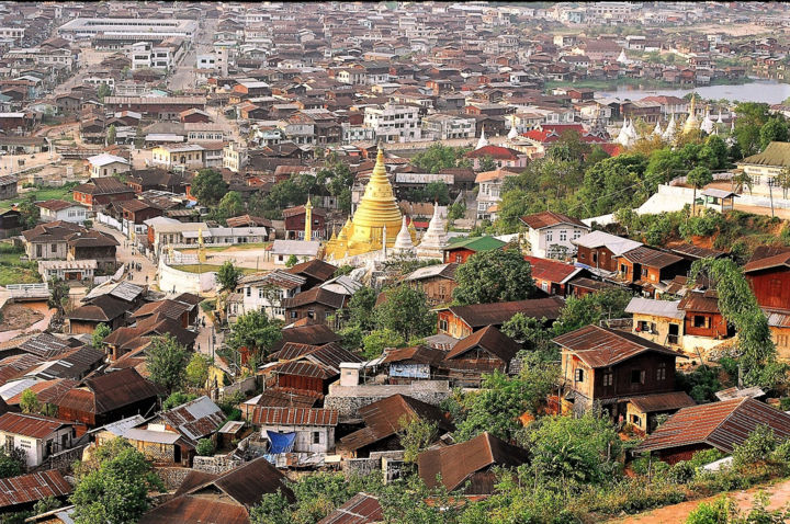 Fotografia zatytułowany „Town. Myanmar” autorstwa Boris Davidovich, Oryginalna praca