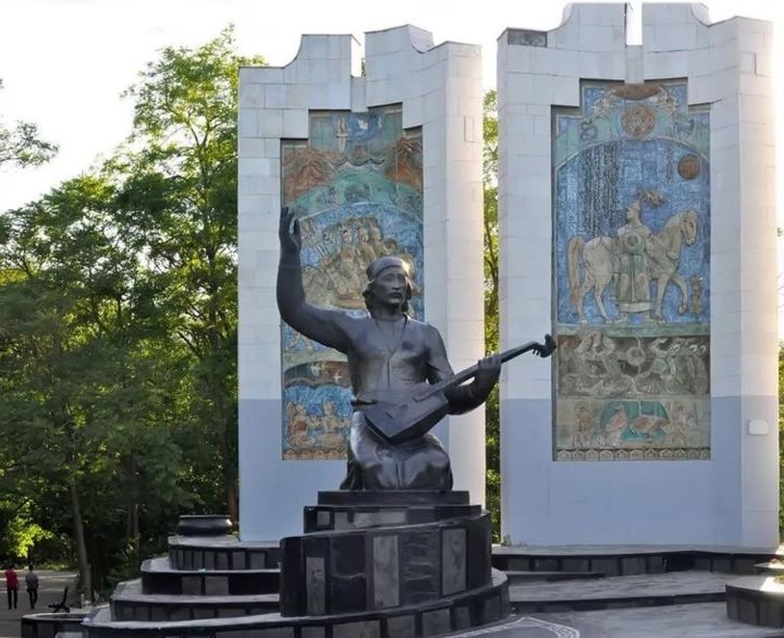 Sculpture titled "Памятник в Калмыкии…" by Boris Chebotarev, Original Artwork, Pigments