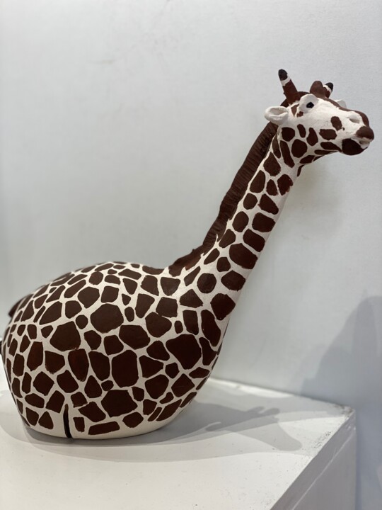 Sculptuur getiteld "Girafe boule" door Nicole Boldo, Origineel Kunstwerk, Klei