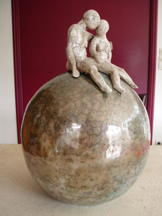 Sculpture titled "SEULS AU MONDE" by Nicole Boldo, Original Artwork, Terra cotta