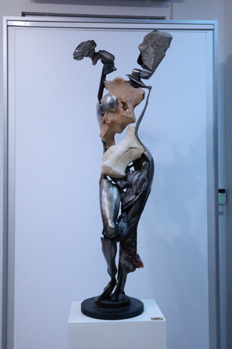 Escultura,  52,4x15 in 