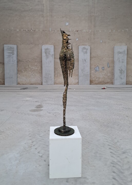 Скульптура под названием "Woman Mosaic back" - Brano Brody, Подлинное произведение искусства, Металлы
