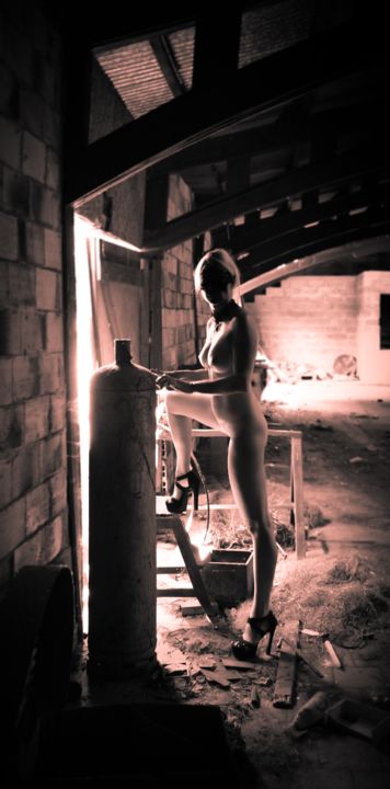 Fotografie mit dem Titel "Nude woman in Urbex…" von Brice Kinghate, Original-Kunstwerk, Digitale Fotografie