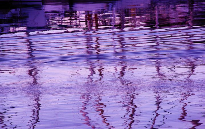 Фиолетовая вода почему. Разлилась фиолетовая вода. Вода фиолетовый энд. Purple Water. В Уроженском озере,вода фиолетовая.