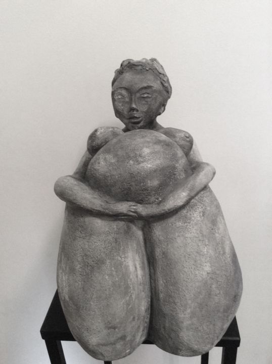 Escultura titulada "Enceinte" por Brigitte Reina, Obra de arte original, Terracota