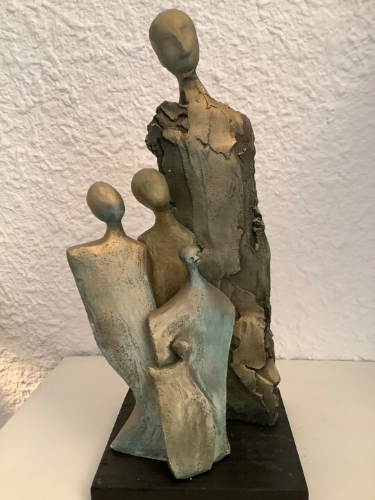 Sculpture titled "Portrait de famille" by Brigitte Reina, Original Artwork, Terra cotta