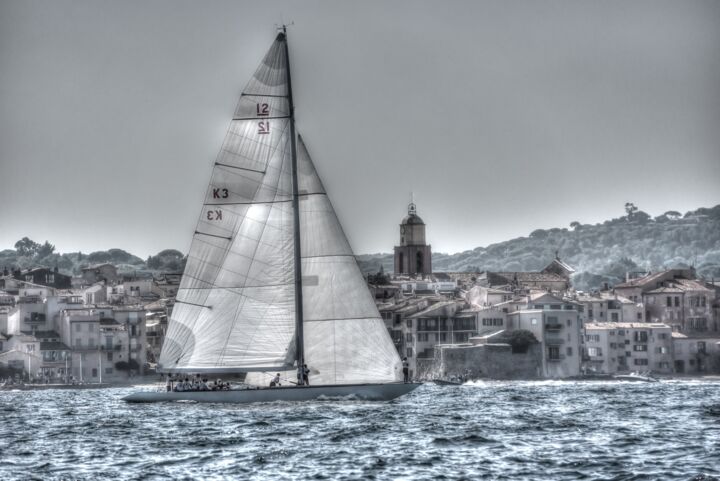 Fotografia zatytułowany „Clocher St Tropez” autorstwa Bruno Fabre, Oryginalna praca, Manipulowana fotografia