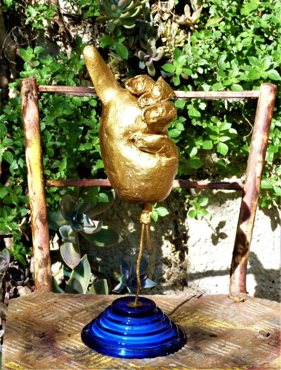 Escultura titulada "Main d'or verre" por Bruno Laugier, Obra de arte original, Vidrio