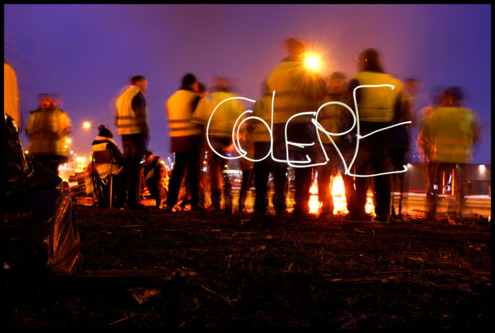 Photographie intitulée "Gilet Jaune colere" par Bruno Mesrine, Œuvre d'art originale, Light Painting