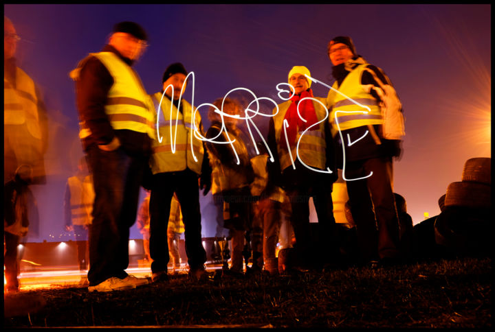 Fotografia intitulada "gilet-jaune-sens-20…" por Bruno Mesrine, Obras de arte originais, Light Painting