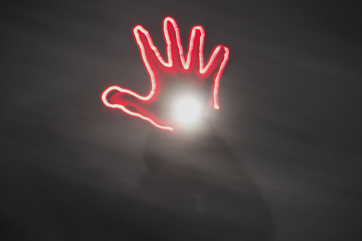 Photographie intitulée "Lune en main 8 févr…" par Bruno Mesrine, Œuvre d'art originale, Light Painting