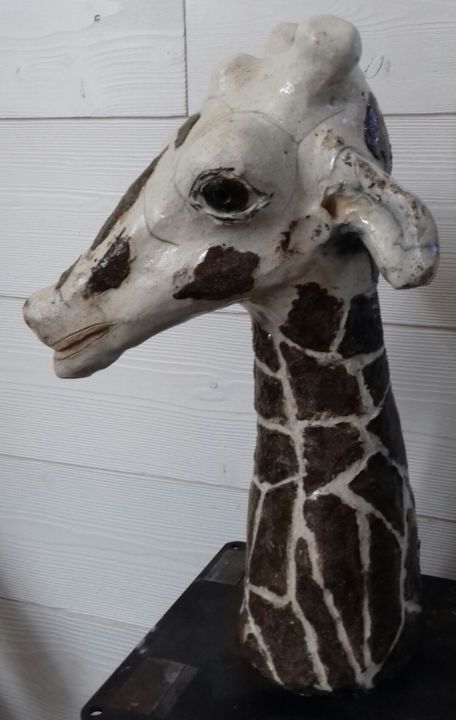 Skulptur mit dem Titel "Le Père des Girafes" von Buissonnières, Original-Kunstwerk, Keramik