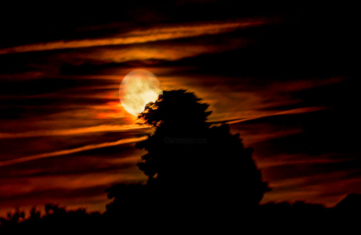Photography titled "nuit-044 la lune" by Bulimages, Original Artwork