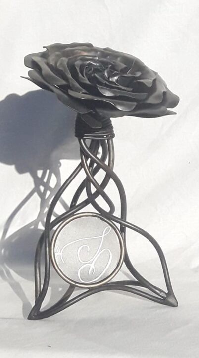 Design mit dem Titel "rose" von Dimitri Bussonnais, Original-Kunstwerk, Metalle