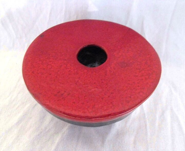 Design intitulada "pot rouge et noir a…" por Barbara Widmer Taylor, Obras de arte originais, Acessórios