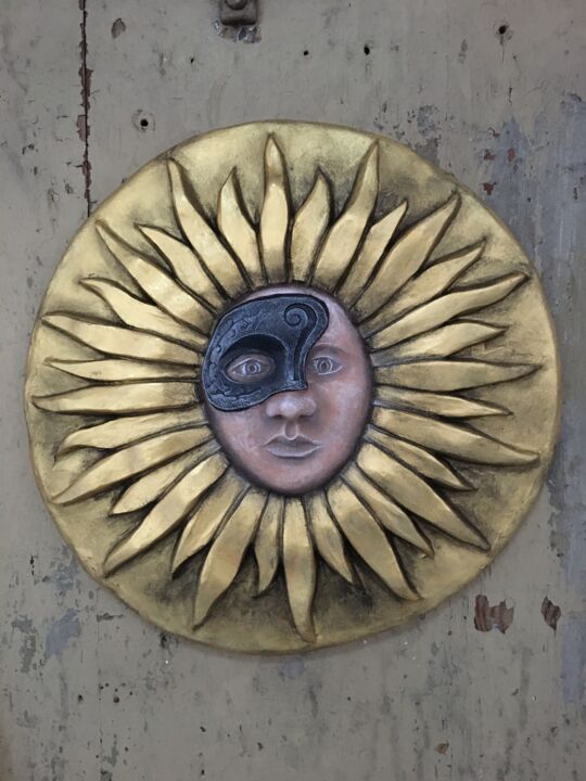 Skulptur mit dem Titel "Venetien Sun (gold…" von Claudio Ravenstein, Original-Kunstwerk, Gips