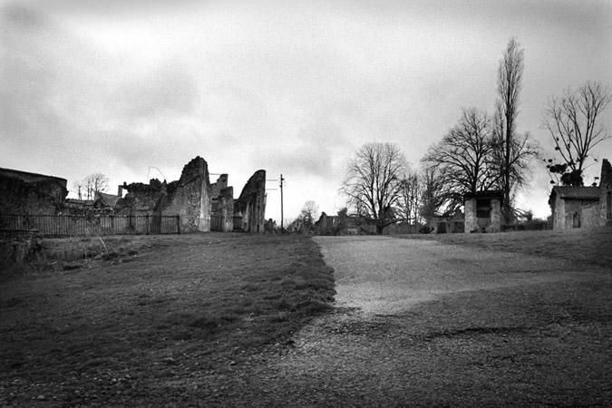 Photographie intitulée "Oradour 2" par C. W. Marsens, Œuvre d'art originale