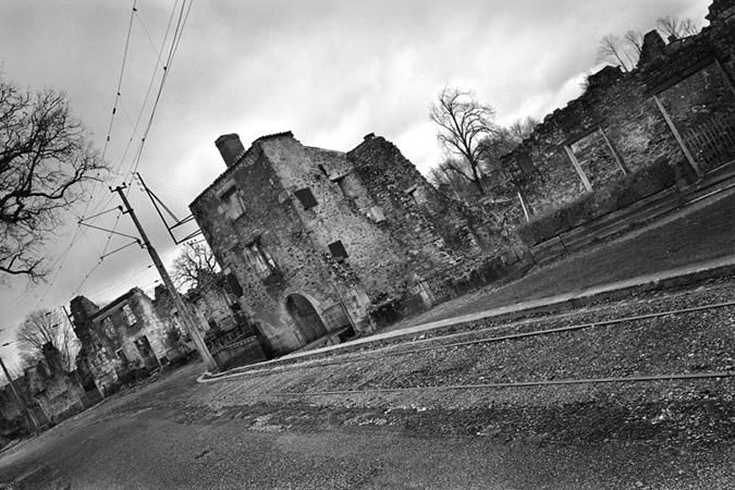 Photographie intitulée "Oradour 3" par C. W. Marsens, Œuvre d'art originale