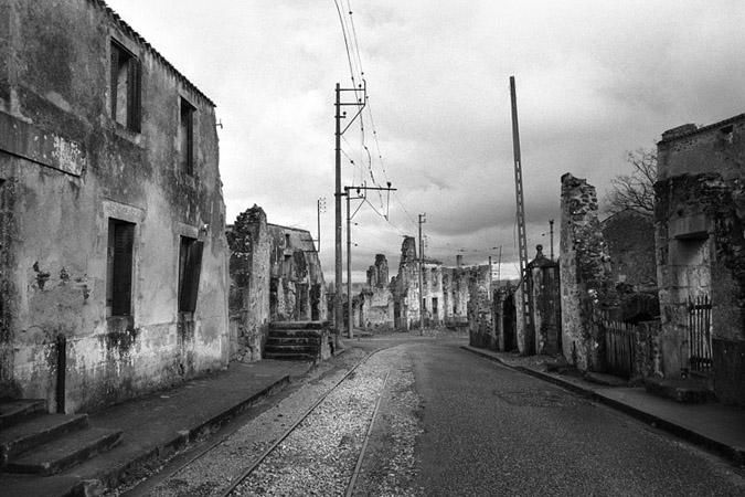 Photographie intitulée "Oradour 4" par C. W. Marsens, Œuvre d'art originale