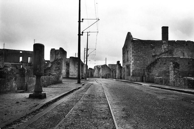 Photographie intitulée "Oradour 5" par C. W. Marsens, Œuvre d'art originale