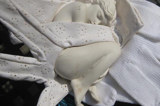 Escultura intitulada "glove020.jpg" por Carla Van Beers, Obras de arte originais