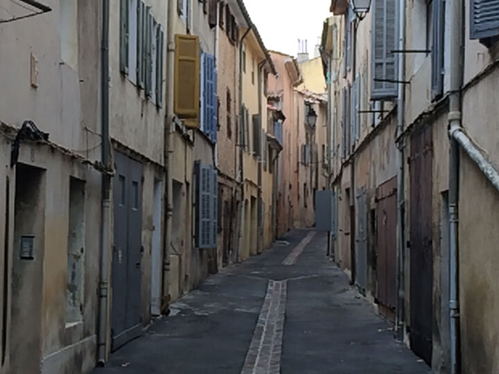 Photographie intitulée "Ruelle" par Camille R., Œuvre d'art originale, Photographie non manipulée