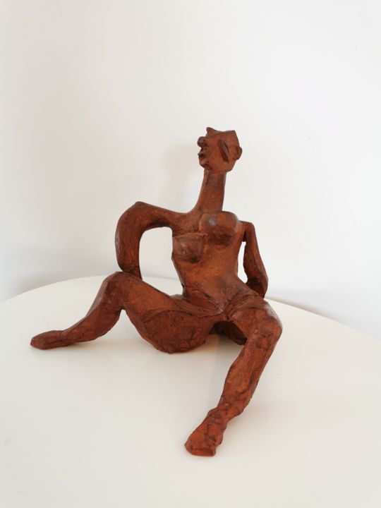 Sculpture titled "Impose" by Martine Caoudal, Original Artwork, Clay