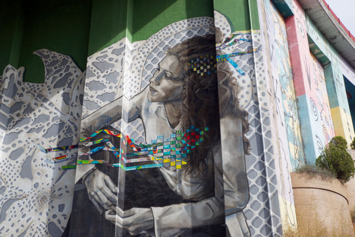 Фотография под названием "Bilbao Mural" - Roger Mcalpine, Подлинное произведение искусства, Цифровая фотография