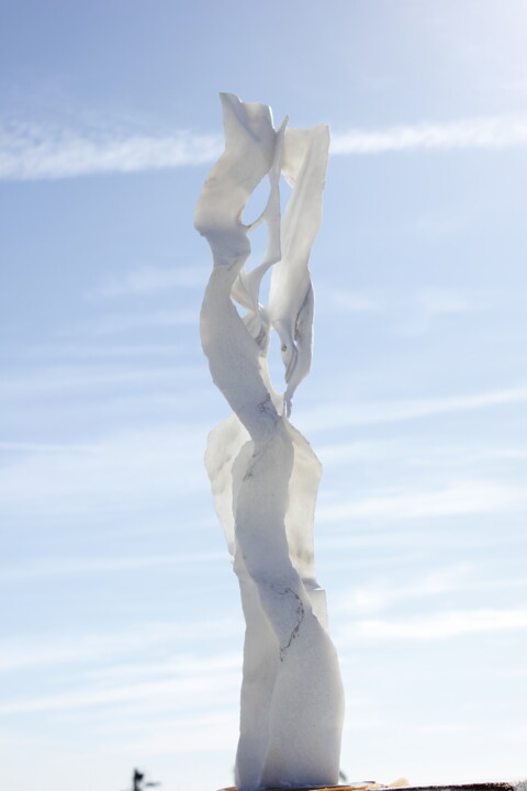 Skulptur mit dem Titel "Translucent colors…" von Carlos Andrade Andrade, Original-Kunstwerk, Stein