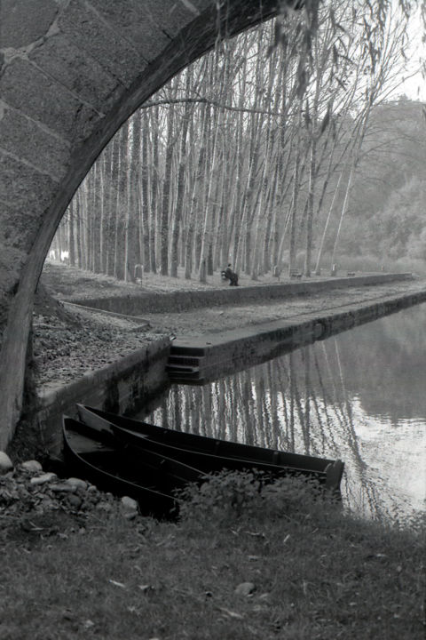 Fotografia intitulada "Boats under the Bri…" por Carlos Machado, Obras de arte originais, Fotografia de filme