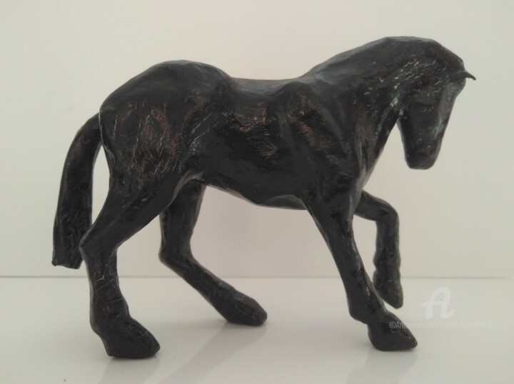 Скульптура под названием "Le Cheval Noir" - Carole Le Bolloc'H, Подлинное произведение искусства, Папье-маше