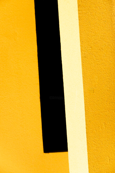 Photography titled "Figure jaune et noi…" by Caroline Constant, Original Artwork, Digital Photography