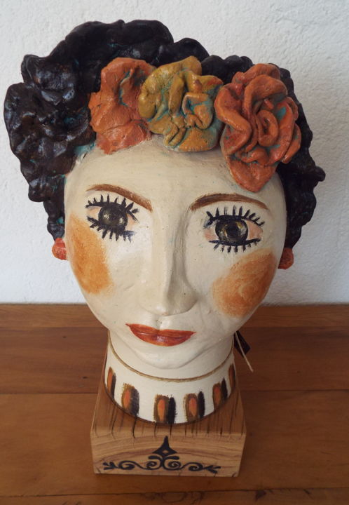 Scultura intitolato "Cabeça com Flores" da Casa Tuia, Opera d'arte originale, Ceramica